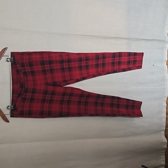 Memoi Red Black Plaid Legging Pants Size Medium/Large - Picture 2 of 3
